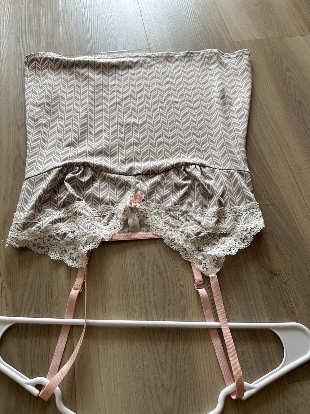 Marilyn Monroe Lace Trim Camisole Top Chevron Print Pink Bow Cami Medium